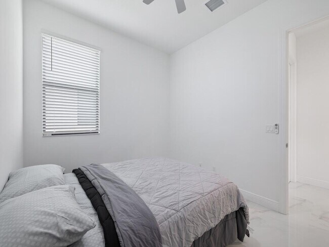 Building Photo - 12442 SW Lunata Way