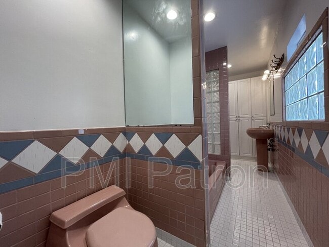 Building Photo - 1719 Van Horne Ln