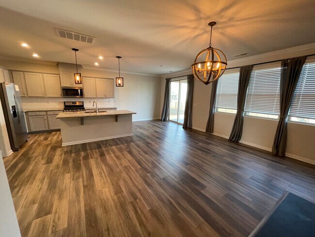 Building Photo - 5BD/3BA Beautiful home within Braeburn nei...