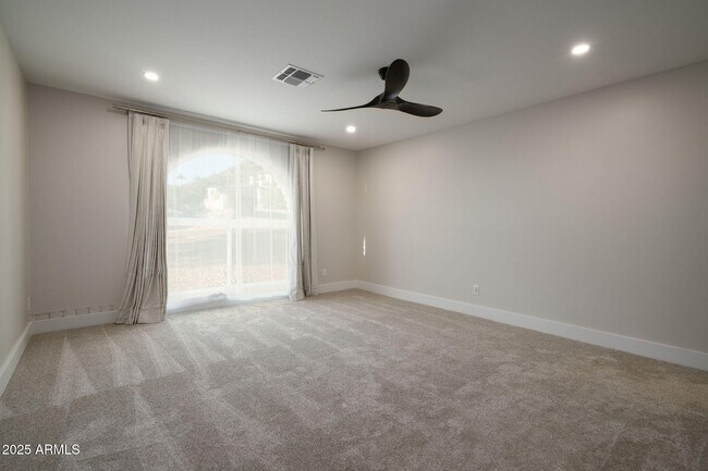 Building Photo - 2439 E Lincoln Cir