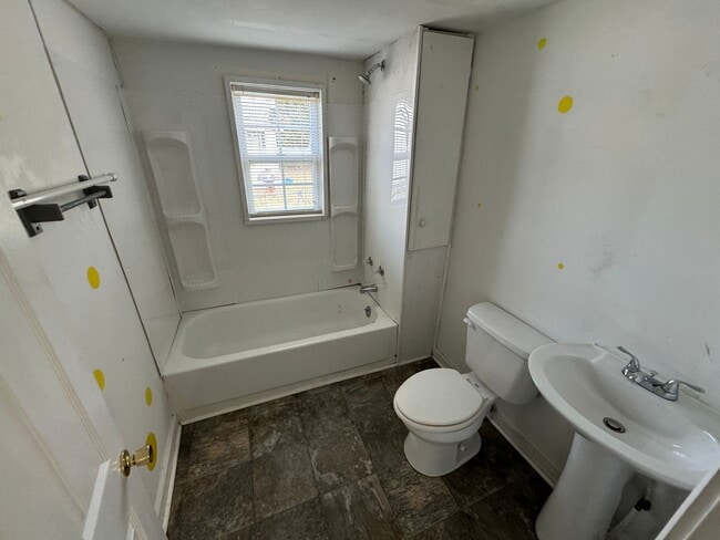 Building Photo - 1 Bedroom House