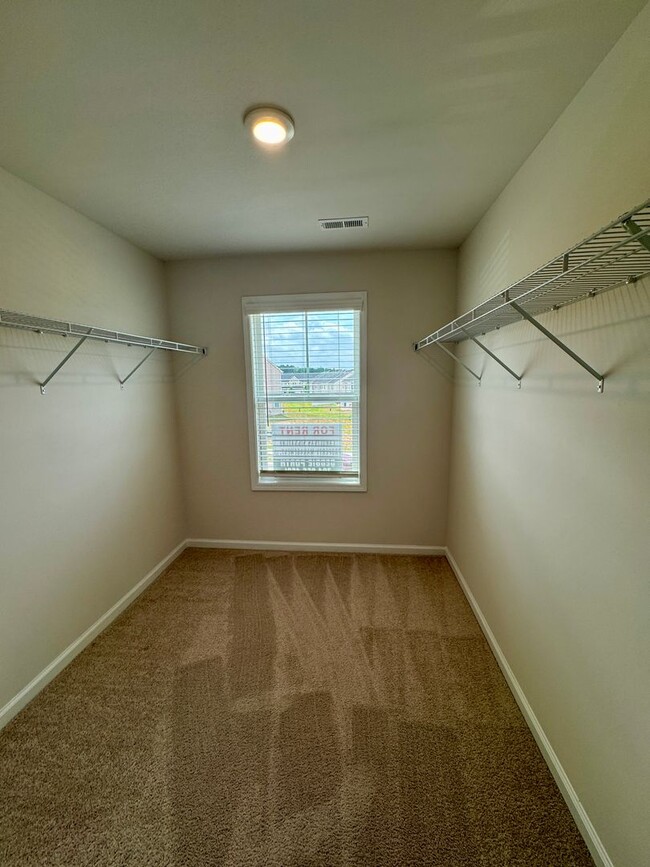 Building Photo - 3BR/2BA Townhouse in The Townes at Sherrills Ford