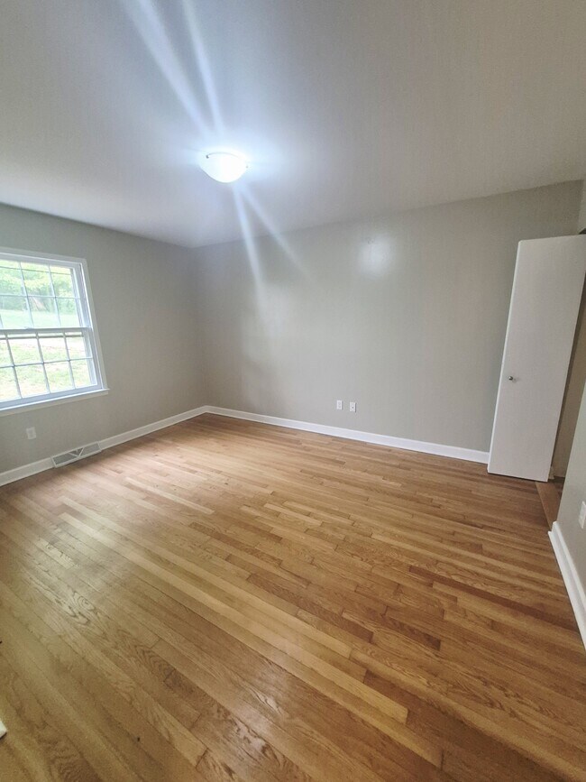 Building Photo - 2404 Barracks Ct