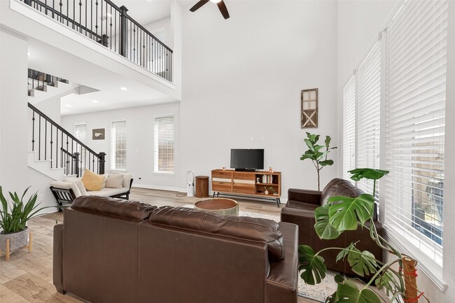 Building Photo - 6638 Albany Forest Ct