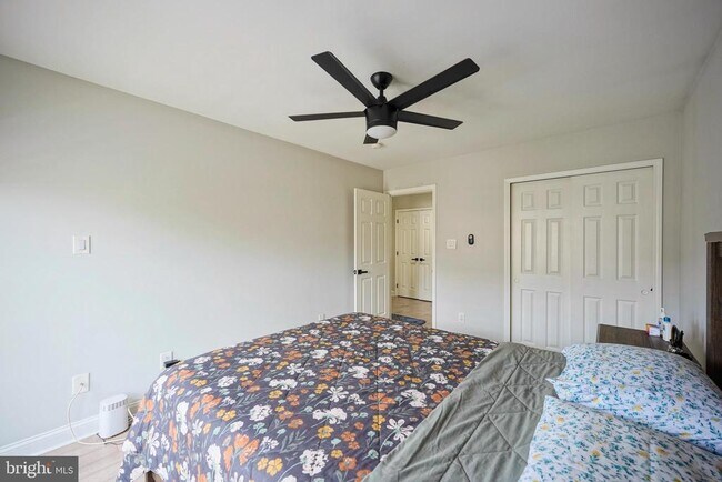 Building Photo - 16 Buckingham Pl