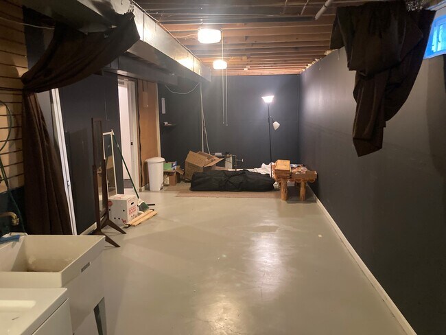 Building Photo - 2321 Quincy St NE