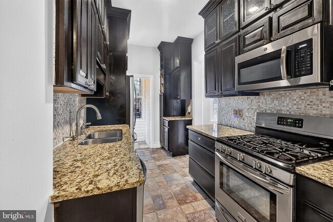 Building Photo - 3015 13th St NW
