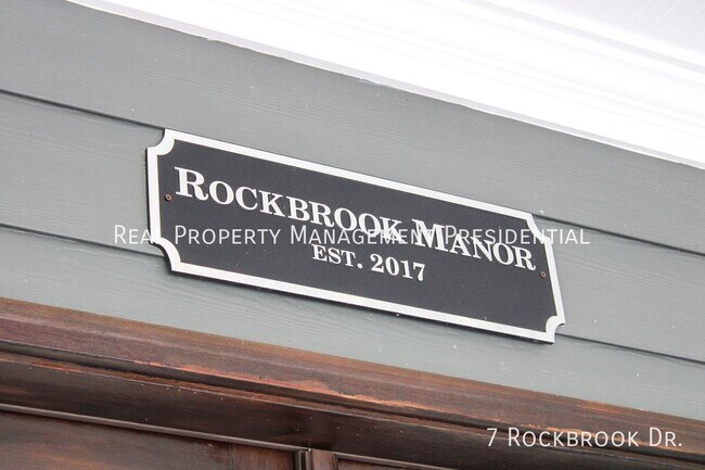 Building Photo - 7 Rockbrook Dr