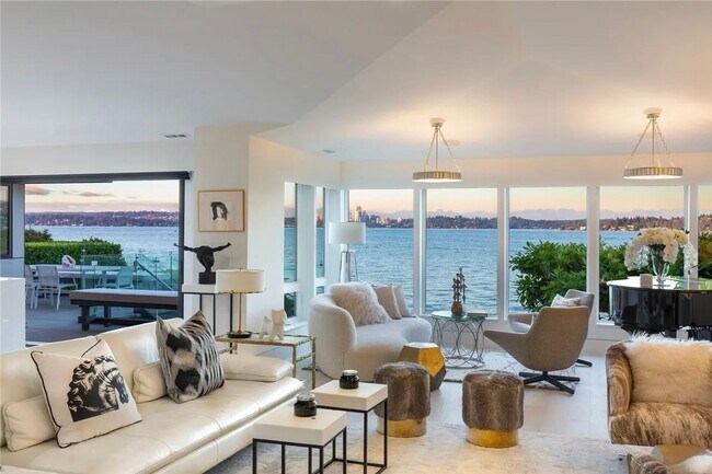 Building Photo - Leschi Waterfront Home