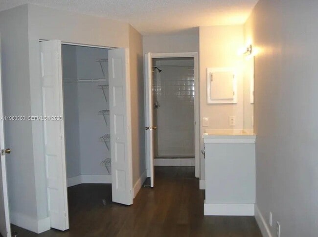 Building Photo - 9999 Summerbreeze Dr