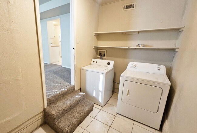 Building Photo - Warr Acres- 3 Bed/1 Bath