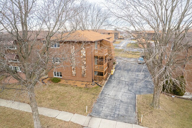 Building Photo - 11111 S Helena Dr