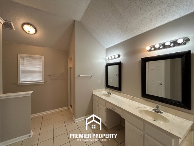 Building Photo - Spacious 3BR/2.5BA Olive Branch Home w/ Vaulted Ceilings, Fireplace, Formal Dining & Fenced Yard