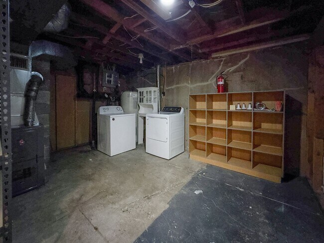 Building Photo - 6119 N Braeburn Dr