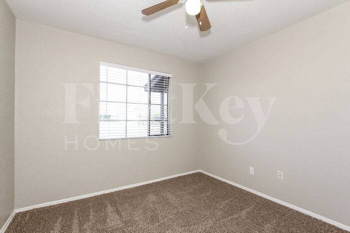 Building Photo - 5702 N 19th Dr