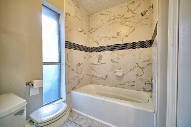 Building Photo - 2314 Pebbledowne Cir