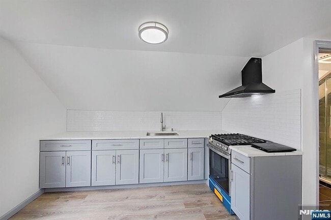 Building Photo - 170 Sunset Ave