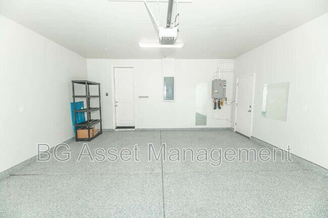 Building Photo - 3138 La Corona Dr