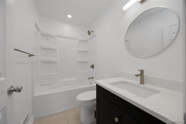 Building Photo - 623 E Brockton Ave