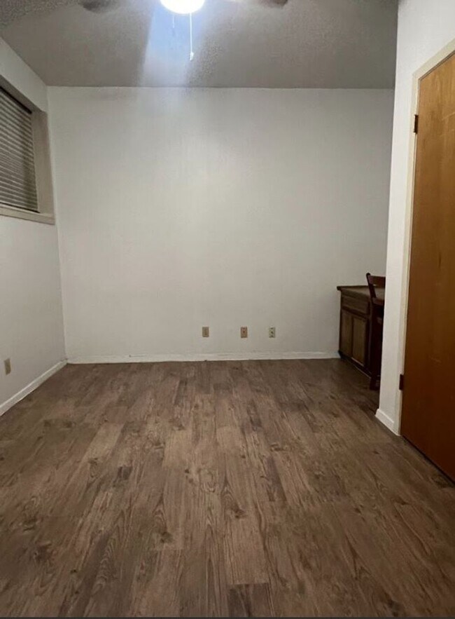 Building Photo - PRE LEASE CONDO FOR FALL 2026 - W/D Included