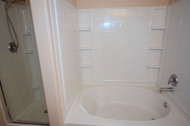 Building Photo - Great 3 Bedroom Home