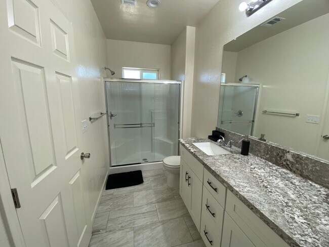 Building Photo - Newer home for rent in Visalia