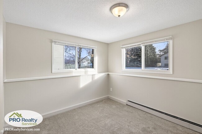 Building Photo - Recently Remodeled 4 Bedroom Home