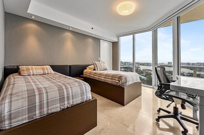 Building Photo - 19333 Collins Ave