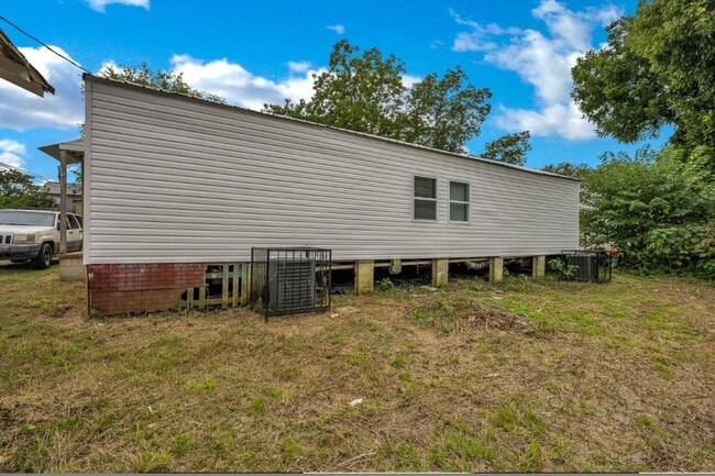 Building Photo - Move in Before the Holidays! Cozy Childers...