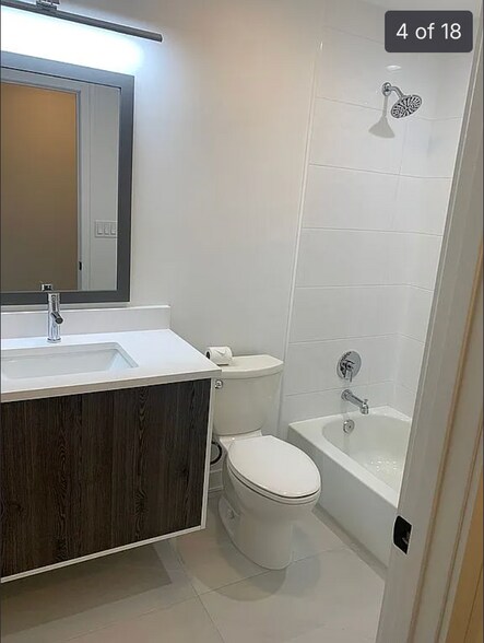 Building Photo - 1002 Castilian Ct