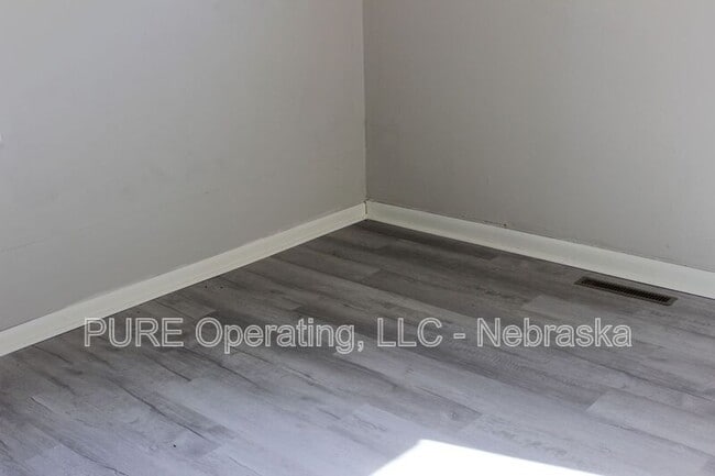 Building Photo - 670 S 69th St