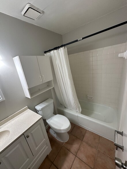 Building Photo - 5848 Queen Elizabeth Way