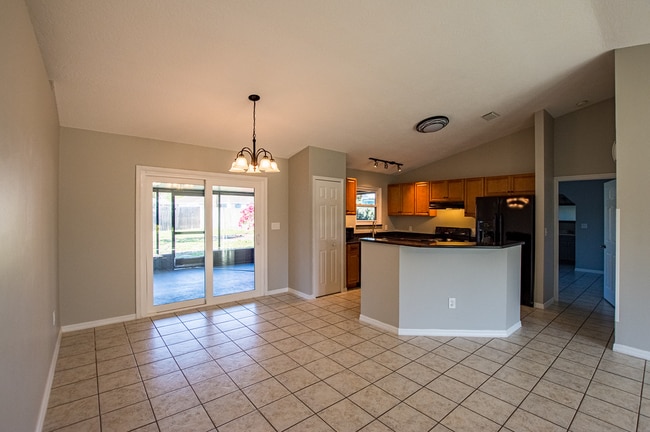 Building Photo - 2409 Greenway Dr