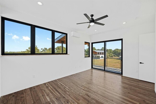 Building Photo - 1802 Man O War Dr
