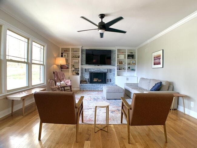 Building Photo - 423 Rivermont Dr