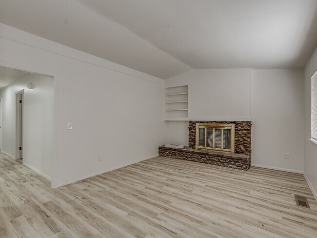 Building Photo - 1700 N Alexander Ln