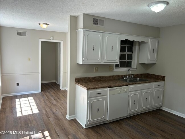 Building Photo - 7397 Meadowbrook Dr