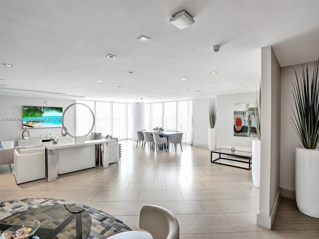 Building Photo - 300 Sunny Isles Blvd