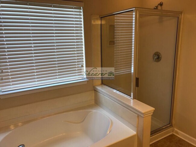 Building Photo - Canterfield in Harrisburg - Great 4 Bed, 2...