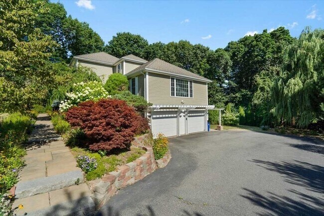 Building Photo - 89 Boulder Hill Dr