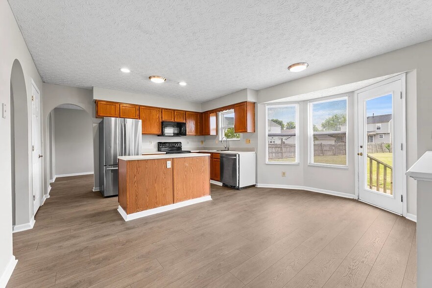 Building Photo - 328 Regency Ave