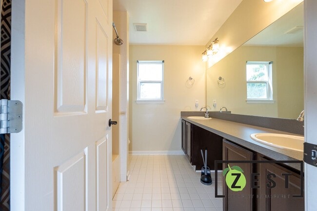 Building Photo - OPEN HOUSE SATURDAY AUGUST 2ND 2025 10-11A...