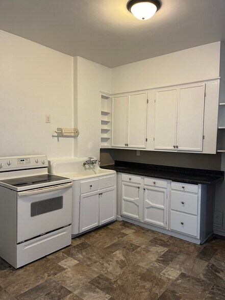 Building Photo - 1138 State St