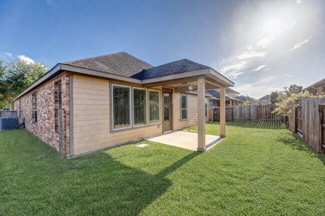 Building Photo - 26306 Julia Manor Dr