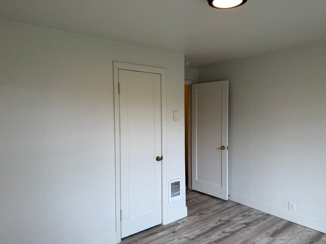 Building Photo - Charming 2 bed 1 bath house in a great neighborhood!