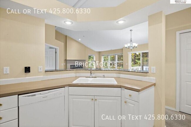 Building Photo - Your Dream Condo in Bothell: Designer Details and Tranquil Views!