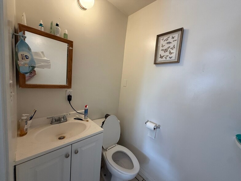 Building Photo - 2663 Orchard Ave