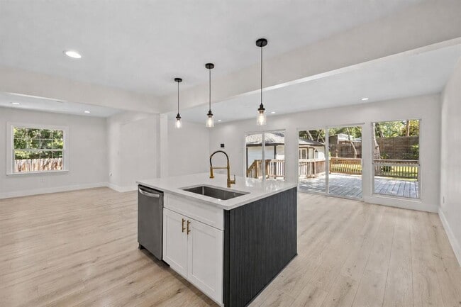 Building Photo - 1804 Northwood Rd