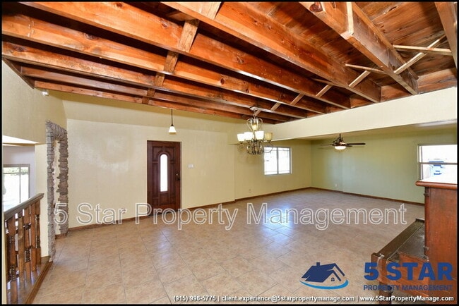 Building Photo - 908 Bolivia St