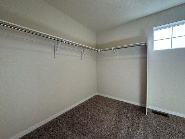 Building Photo - Beautiful newer House in Timnath Lakes!